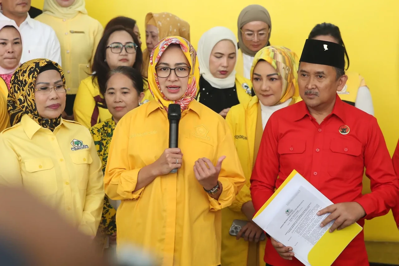 Partai Golkar Alihkan...