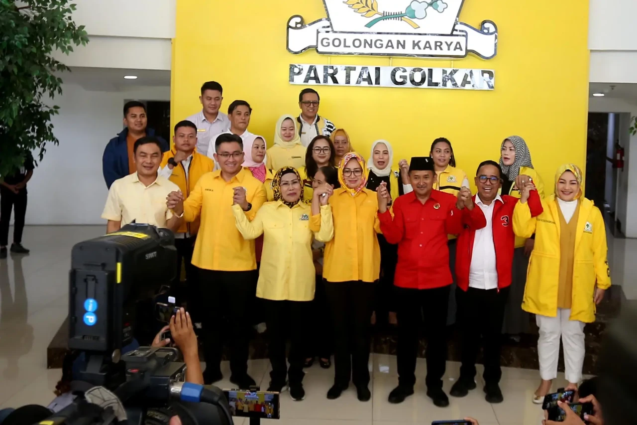 Partai Golkar Alihkan...