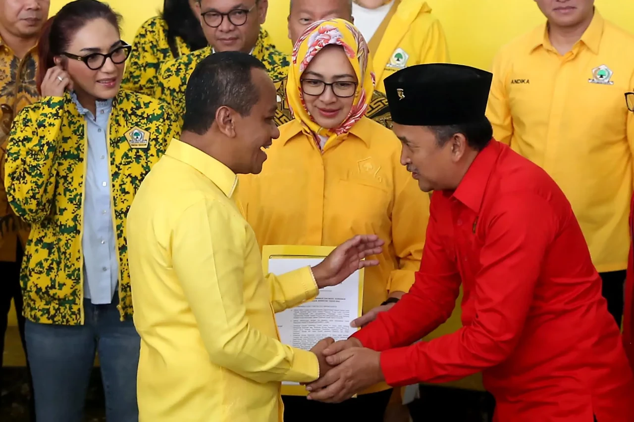 Partai Golkar Alihkan...