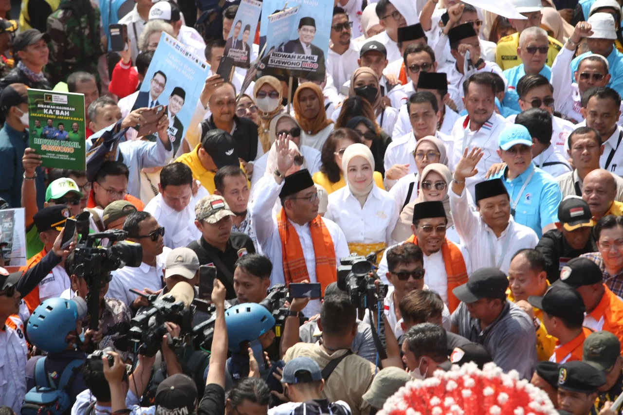 Ribuan Pendukung Antar...