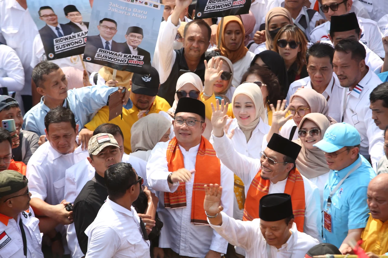 Ribuan Pendukung Antar...