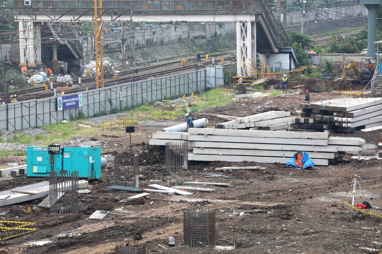 Perluasan Stasiun Tanah...