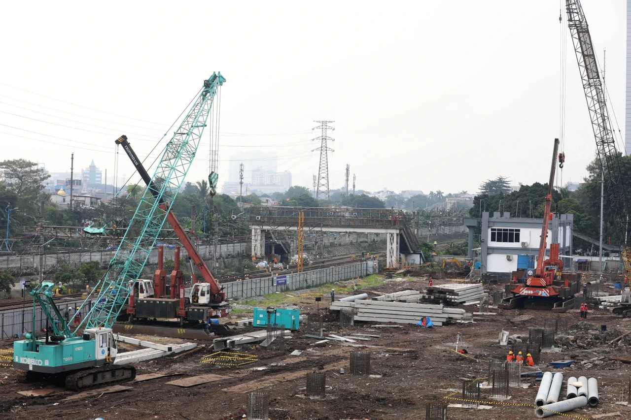 Perluasan Stasiun Tanah...