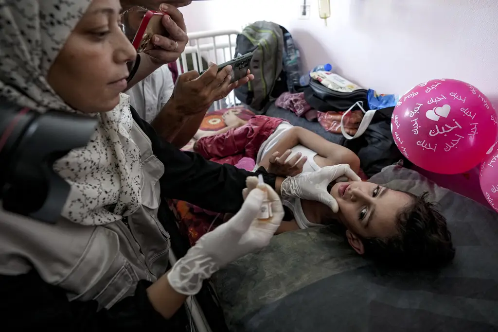 Kampanye Vaksinasi Polio...