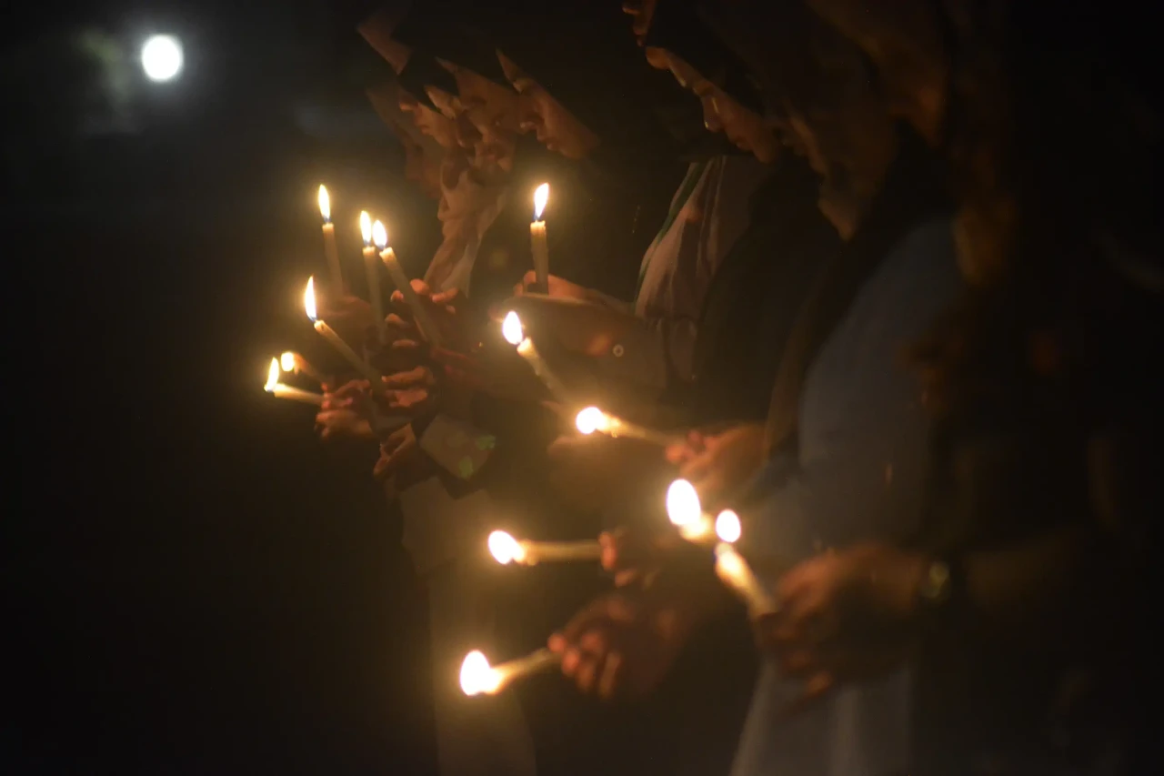 Aksi Lilin di Undip:...