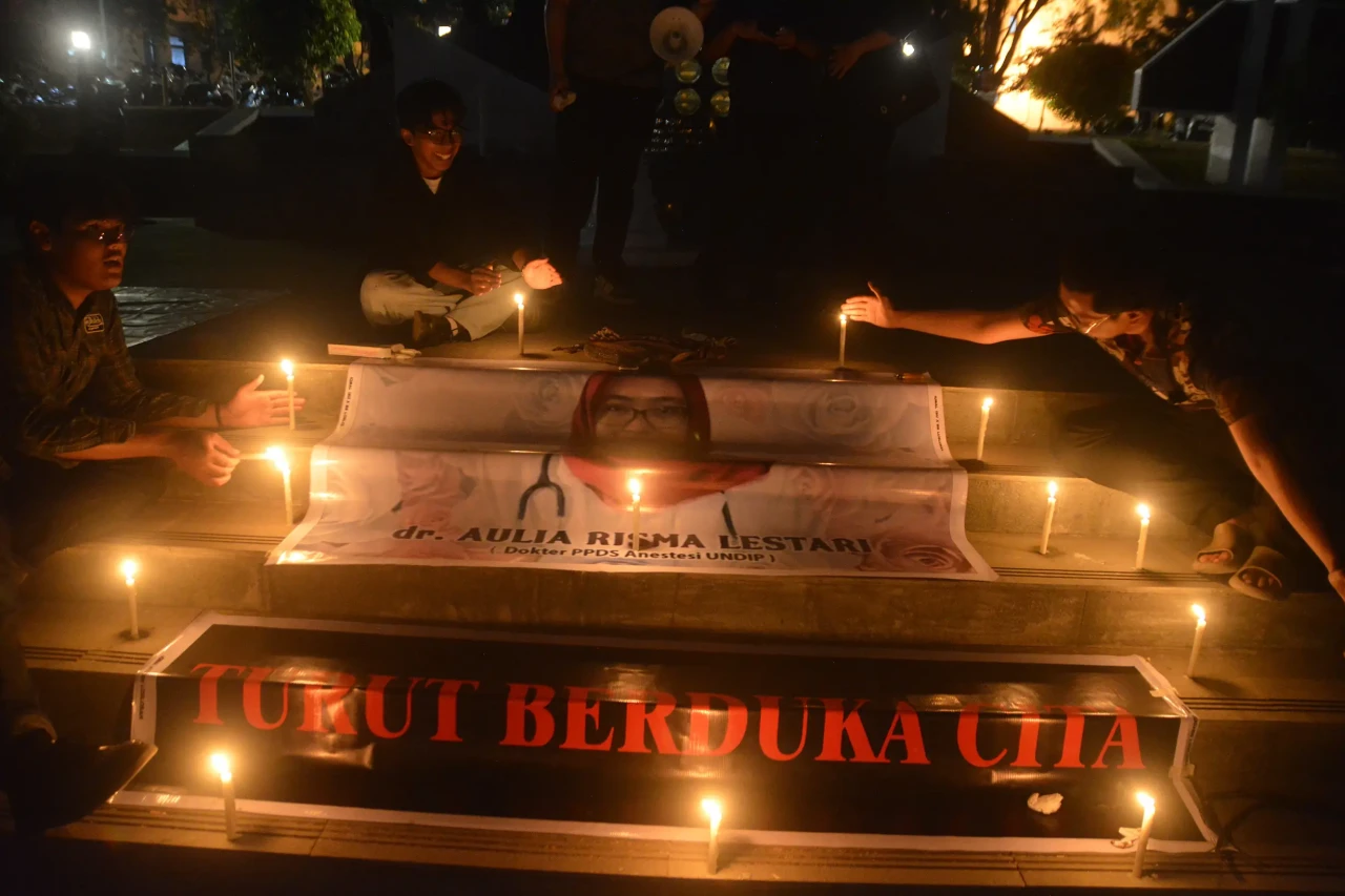 Aksi Lilin di Undip:...