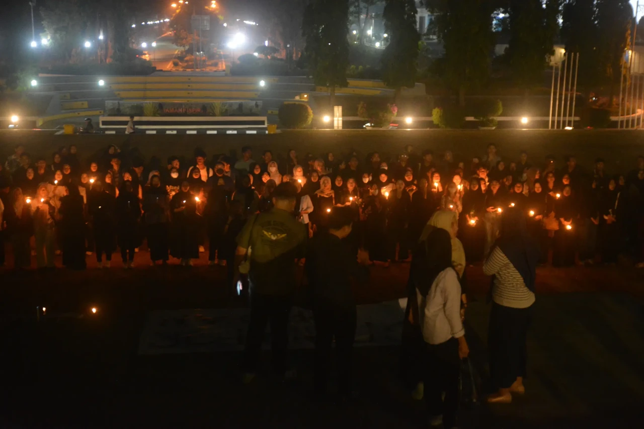 Aksi Lilin di Undip:...