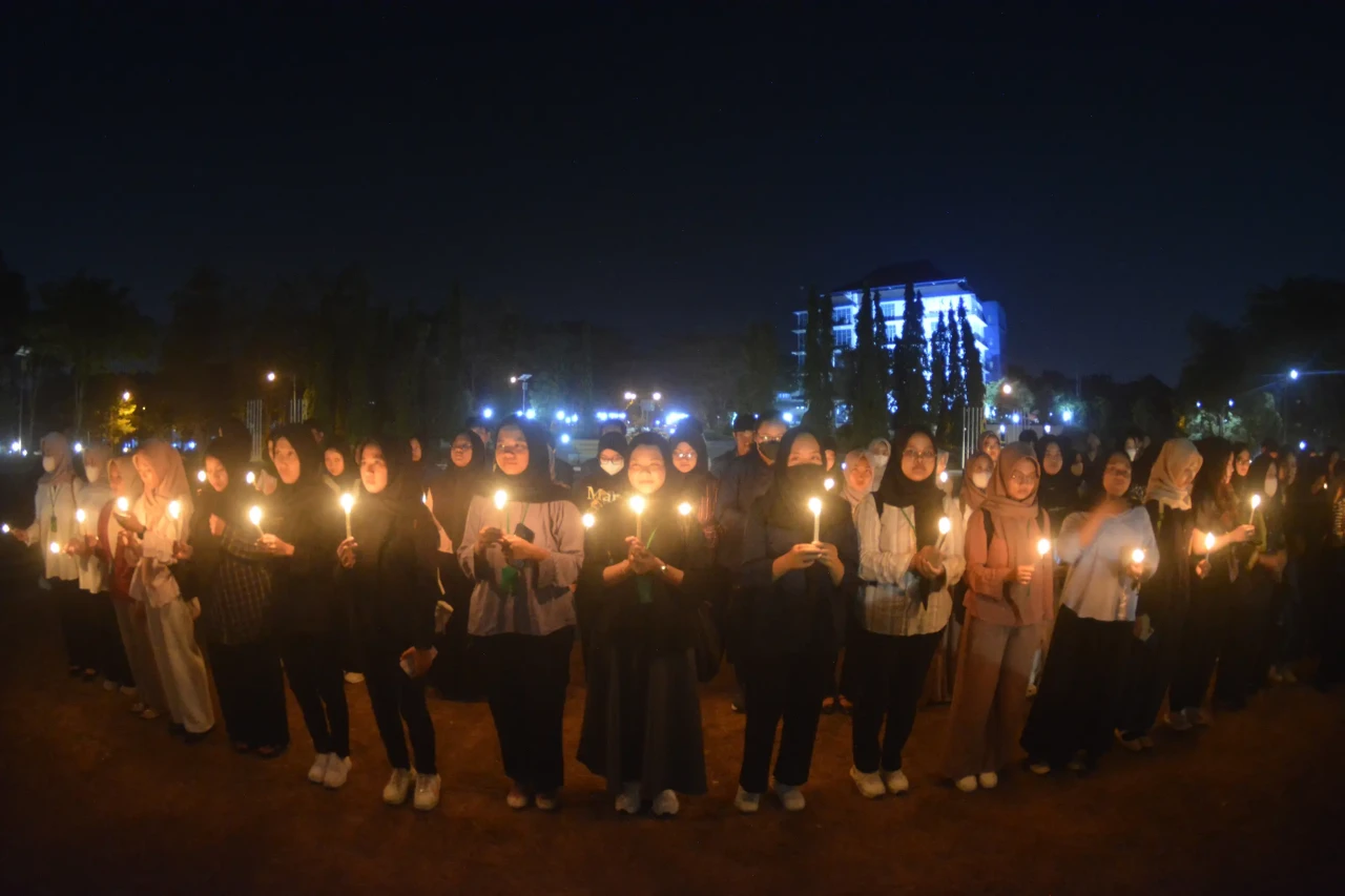 Aksi Lilin di Undip:...