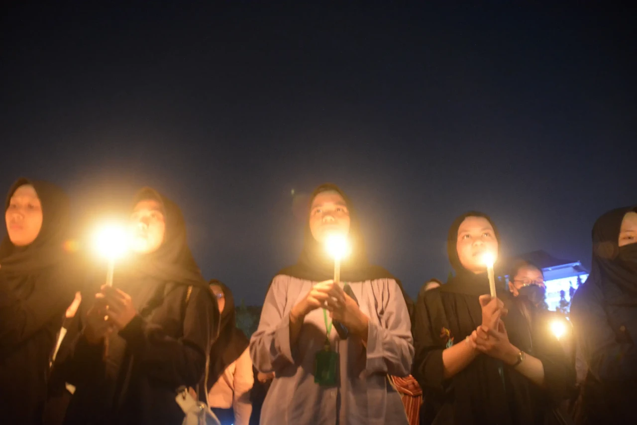 Aksi Lilin di Undip:...