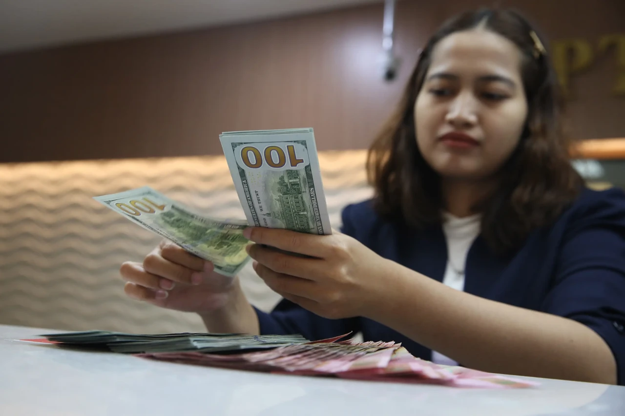 Rupiah Ditutup Melemah...