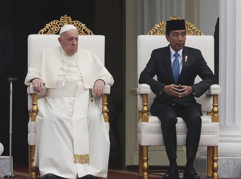 Jokowi Sambut Hangat...