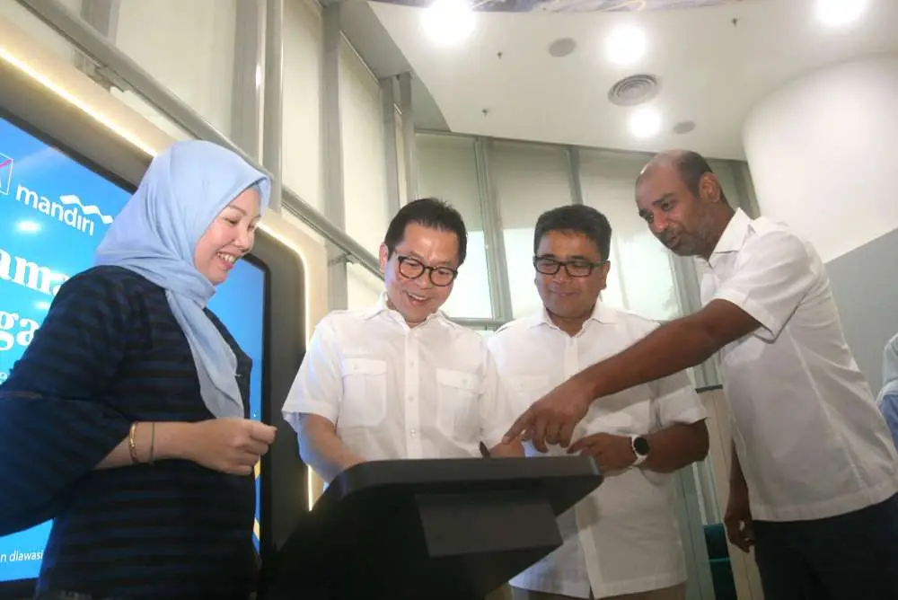 AXA Mandiri Resmikan...