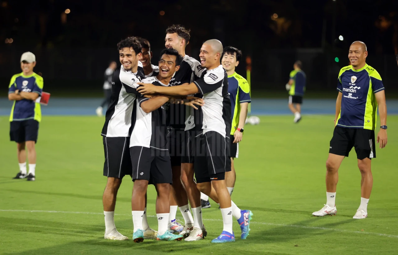 Timnas Indonesia Nyalakan...