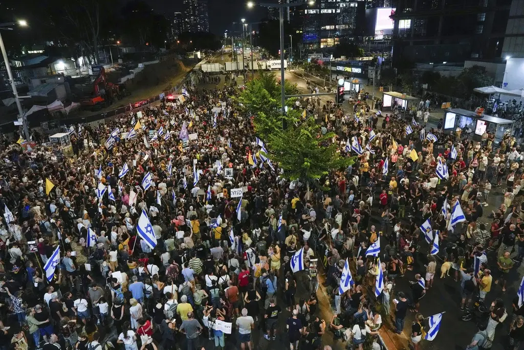 Ribuan Warga Israel...