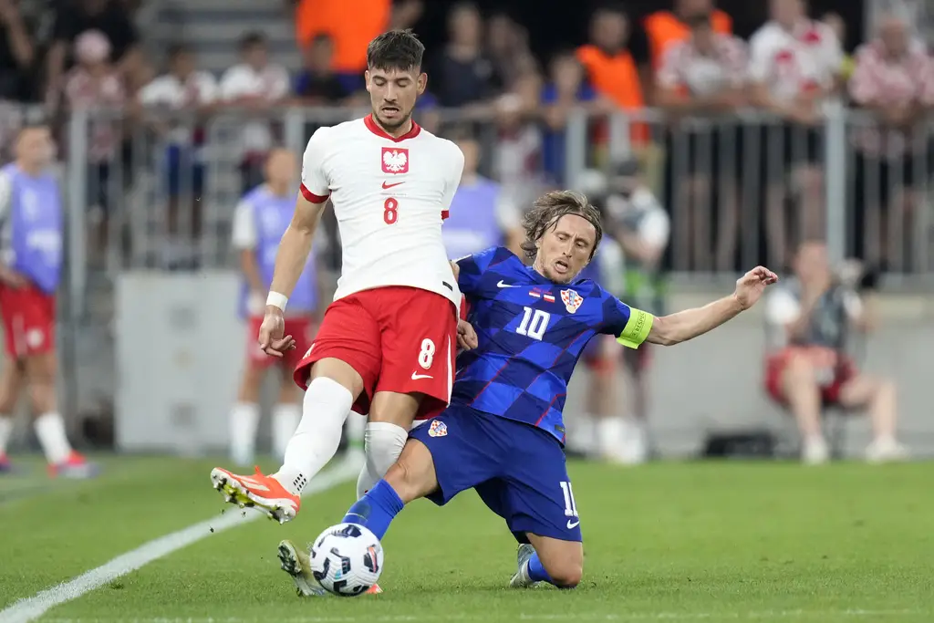 Gol Luka Modric Bawa...