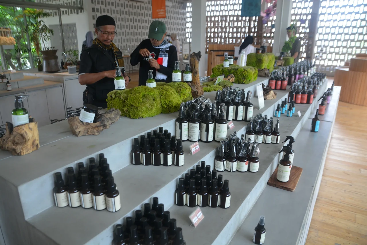 Semerbak Aroma Wangi...