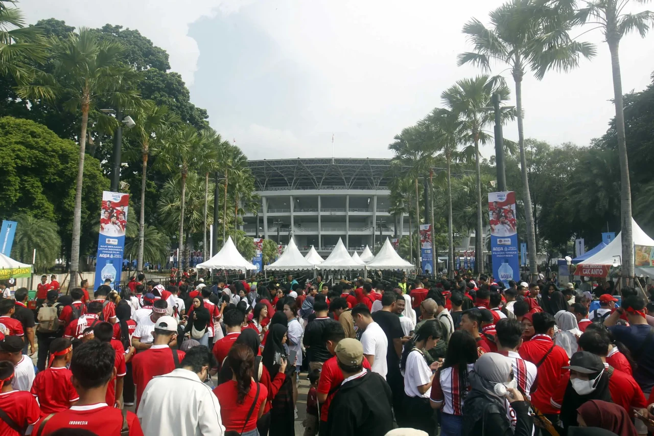 Menyala! Suporter Timnas...