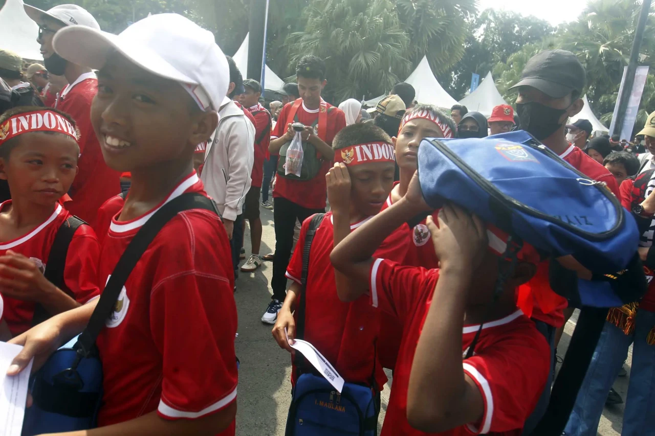 Menyala! Suporter Timnas...