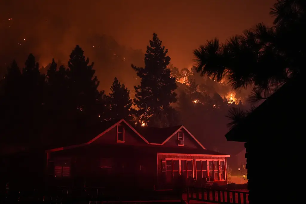 Kebakaran Hutan di Wrightwood...