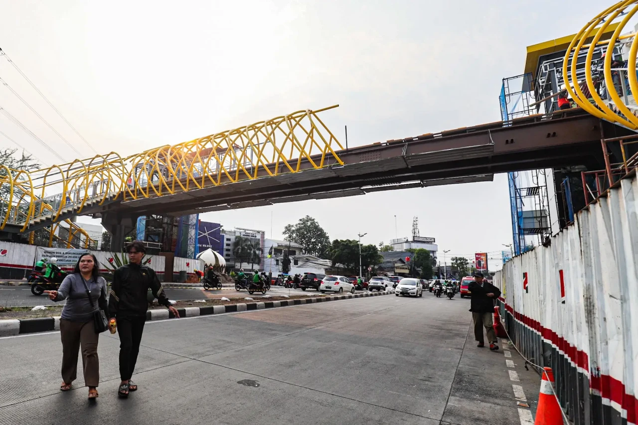 Pembangunan JPO Dewi...