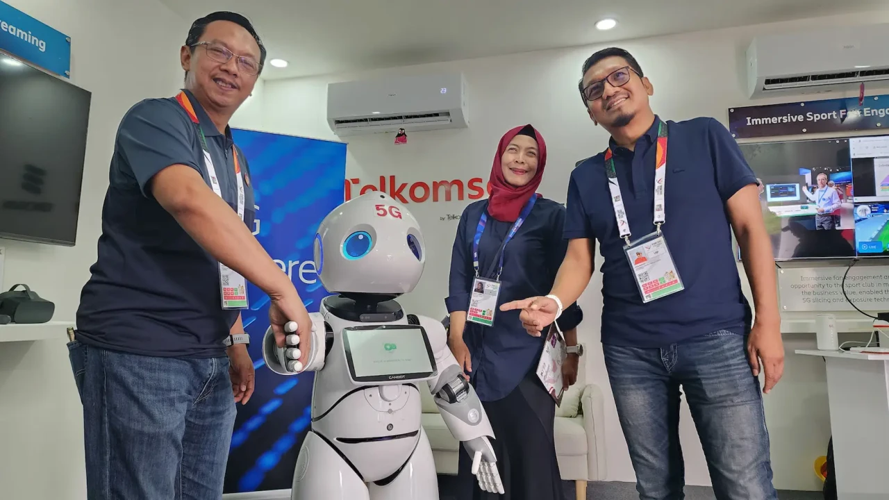 Telkomsel Bekerja Sama...