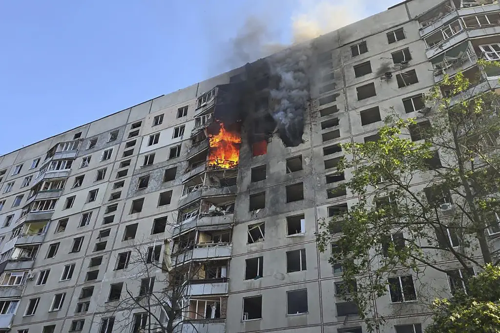 Bom Rusia Hantam Apartemen...