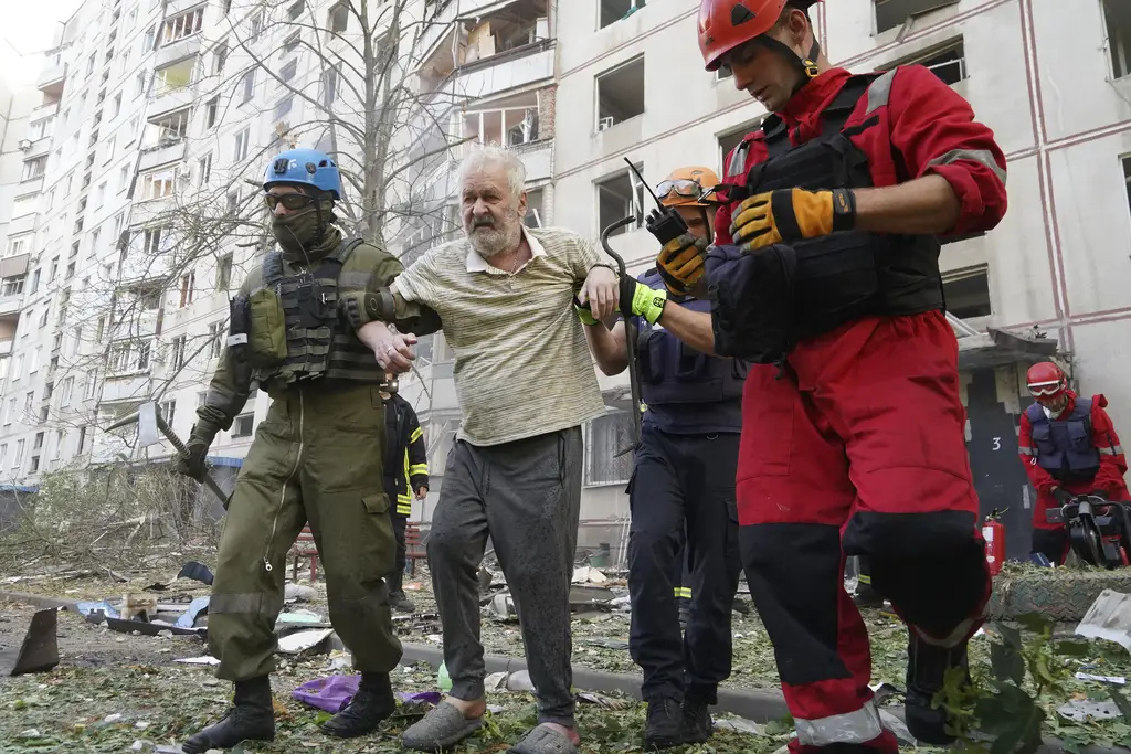 Bom Rusia Hantam Apartemen...