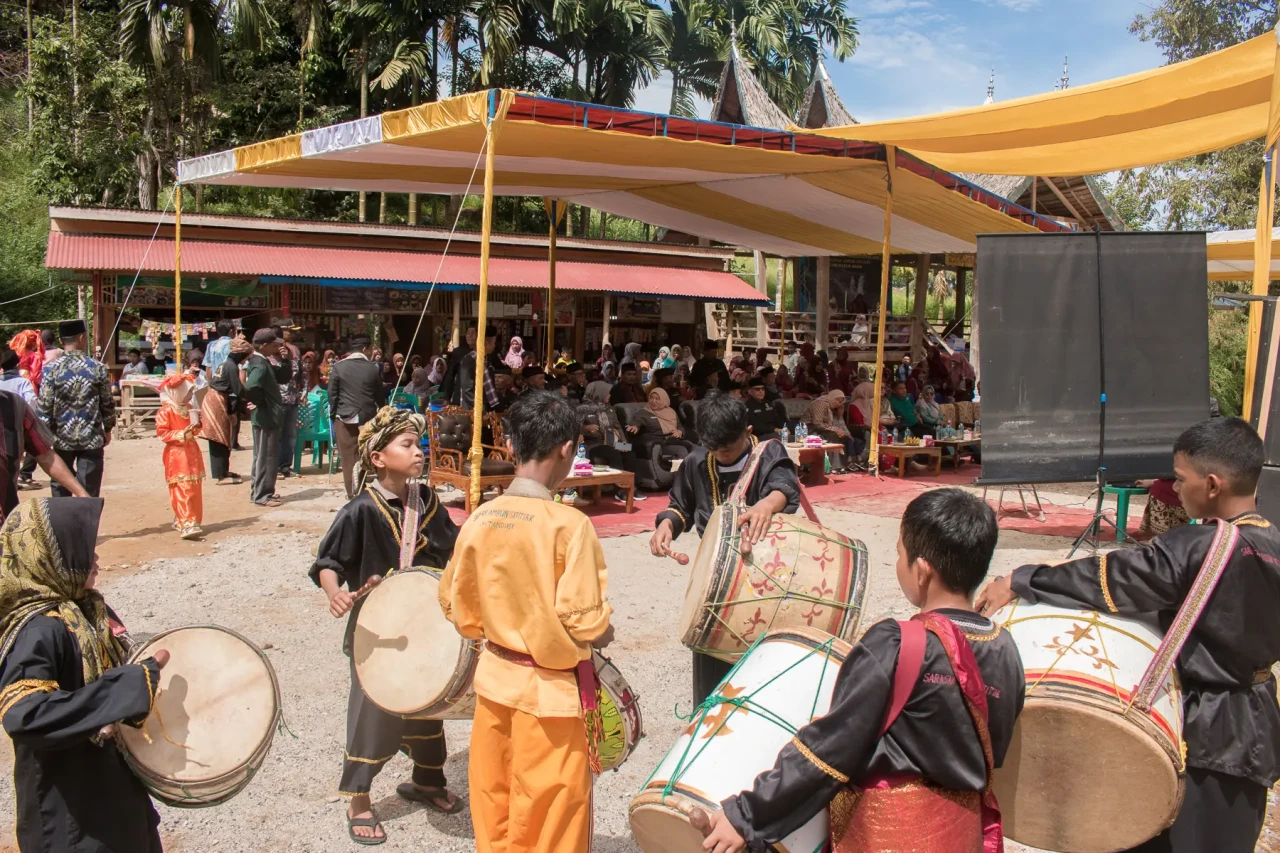 Kemeriahan Festival...