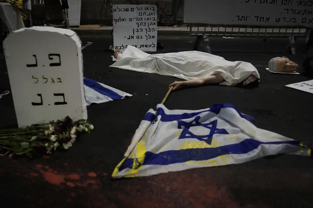 Ribuan Warga Tel Aviv...