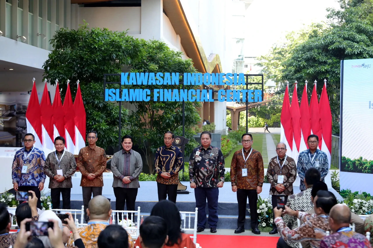 Presiden Jokowi Resmikan...