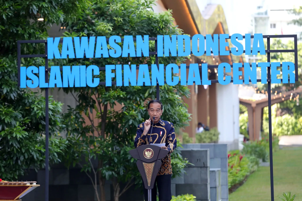 Presiden Jokowi Resmikan...