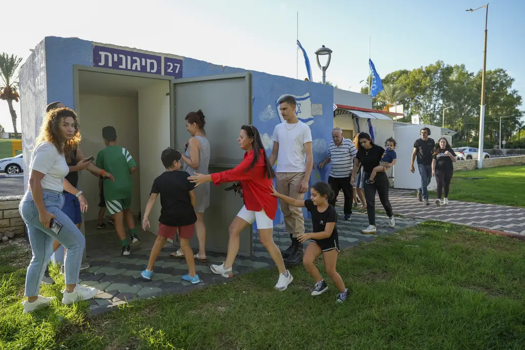 Warga Israel Terbirit-birit...