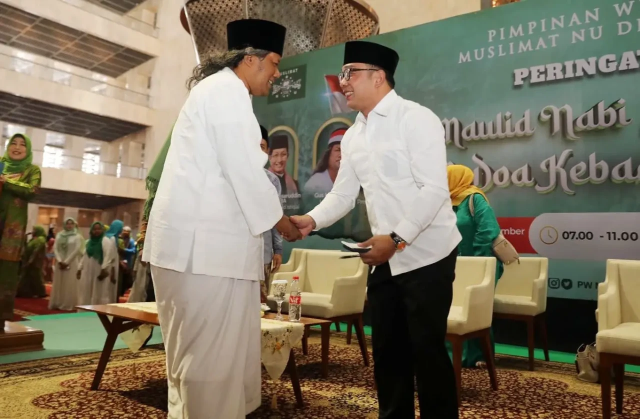 Ridwan Kamil Hadiri...