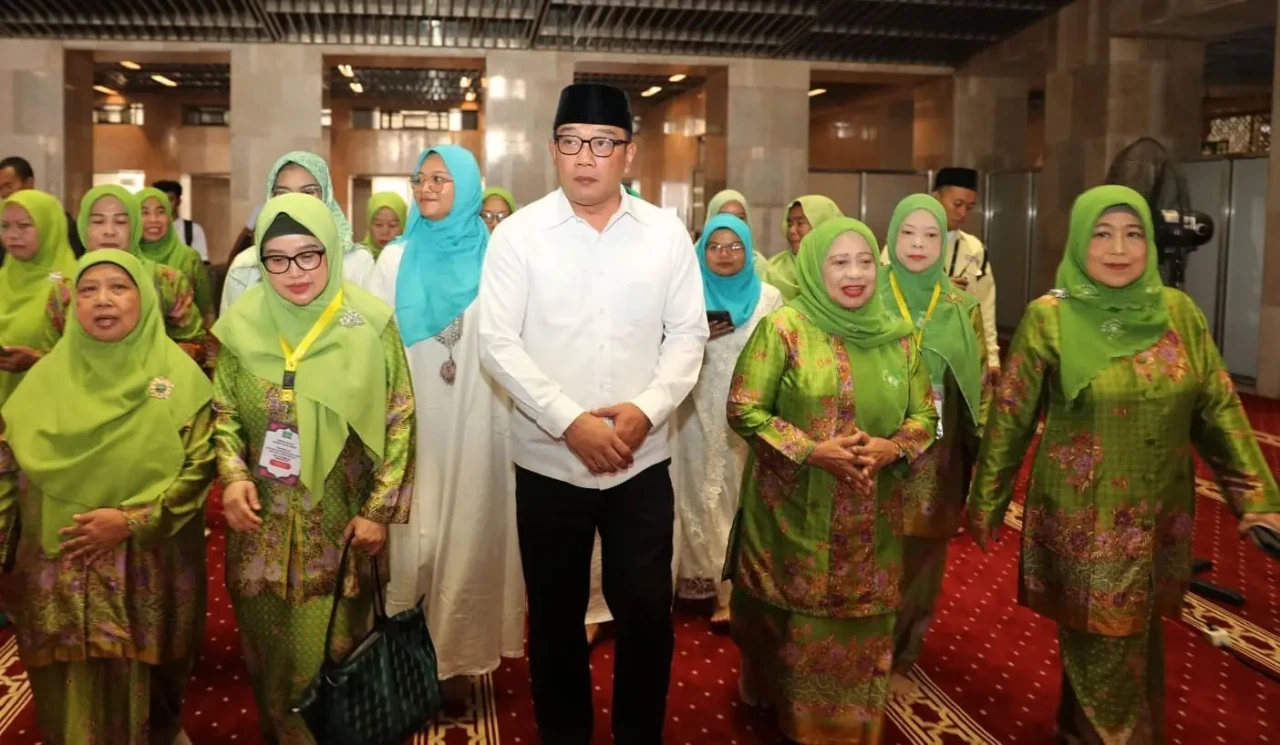 Ridwan Kamil Hadiri...