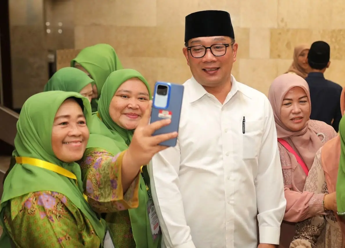 Ridwan Kamil Hadiri...