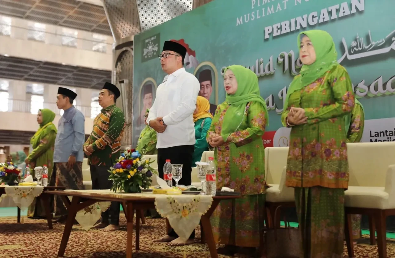 Ridwan Kamil Hadiri...