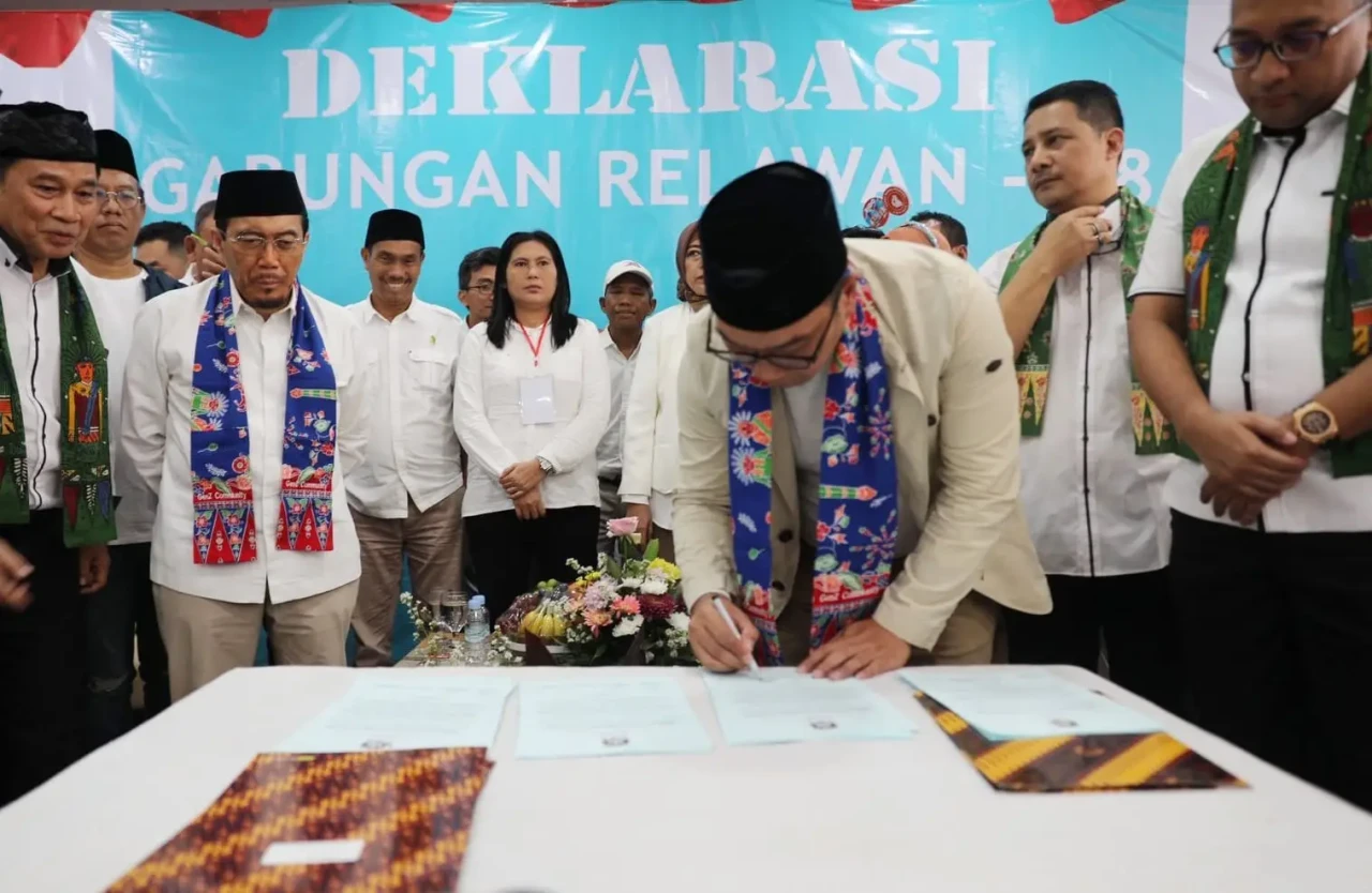 Puluhan Kelompok Relawan...