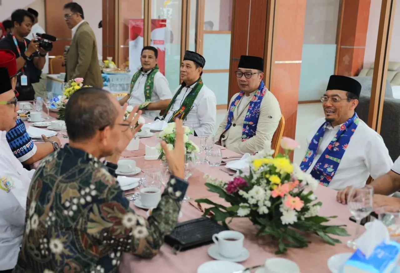 Puluhan Kelompok Relawan...