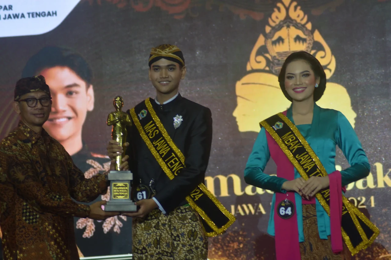 Senyum Semringah Finalis...