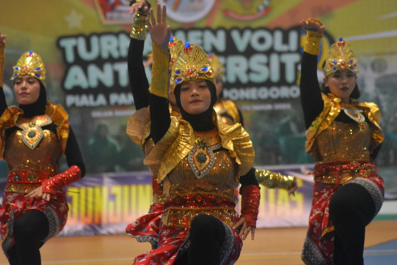 Kemeriahan Pembukaan...