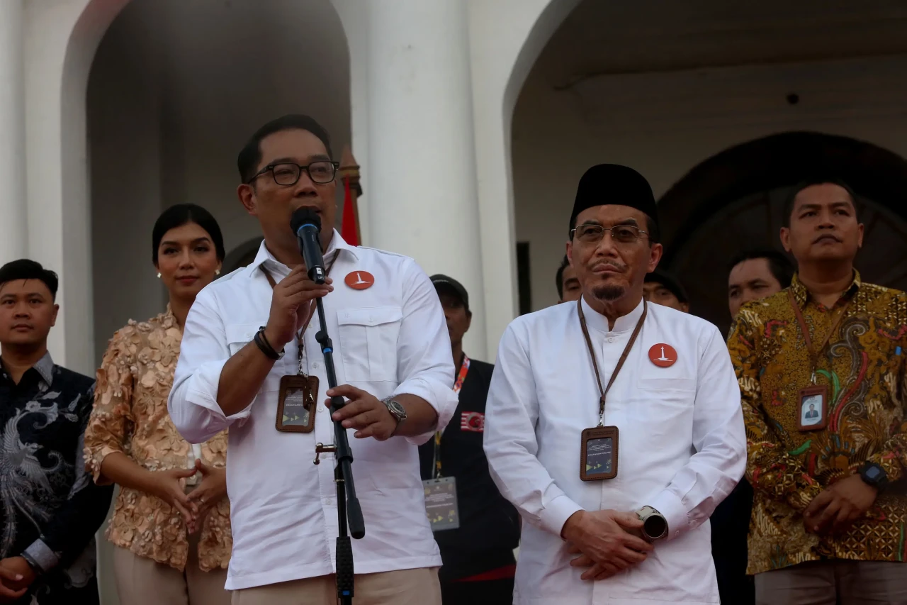 Tiga Paslon Hadiri Deklarasi...