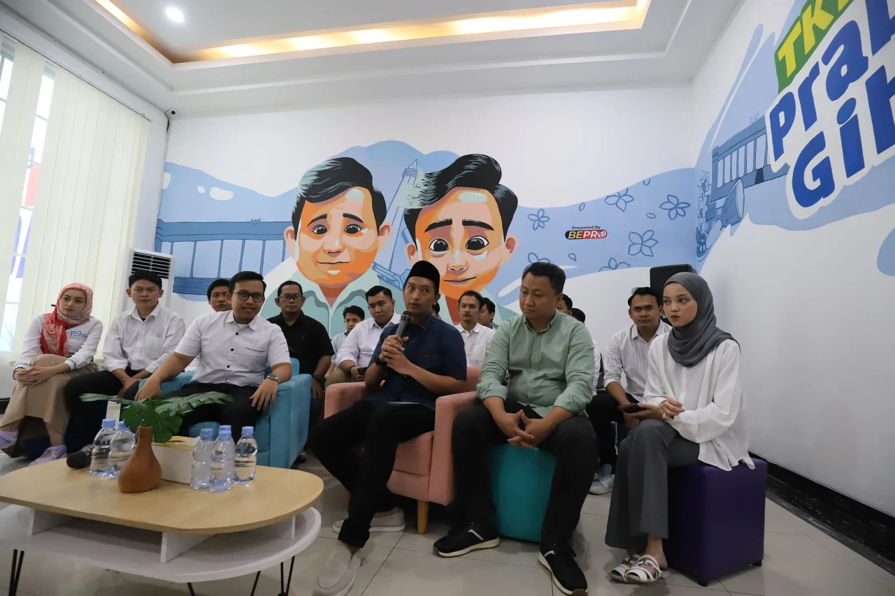 TKN Fanta Luncurkan...