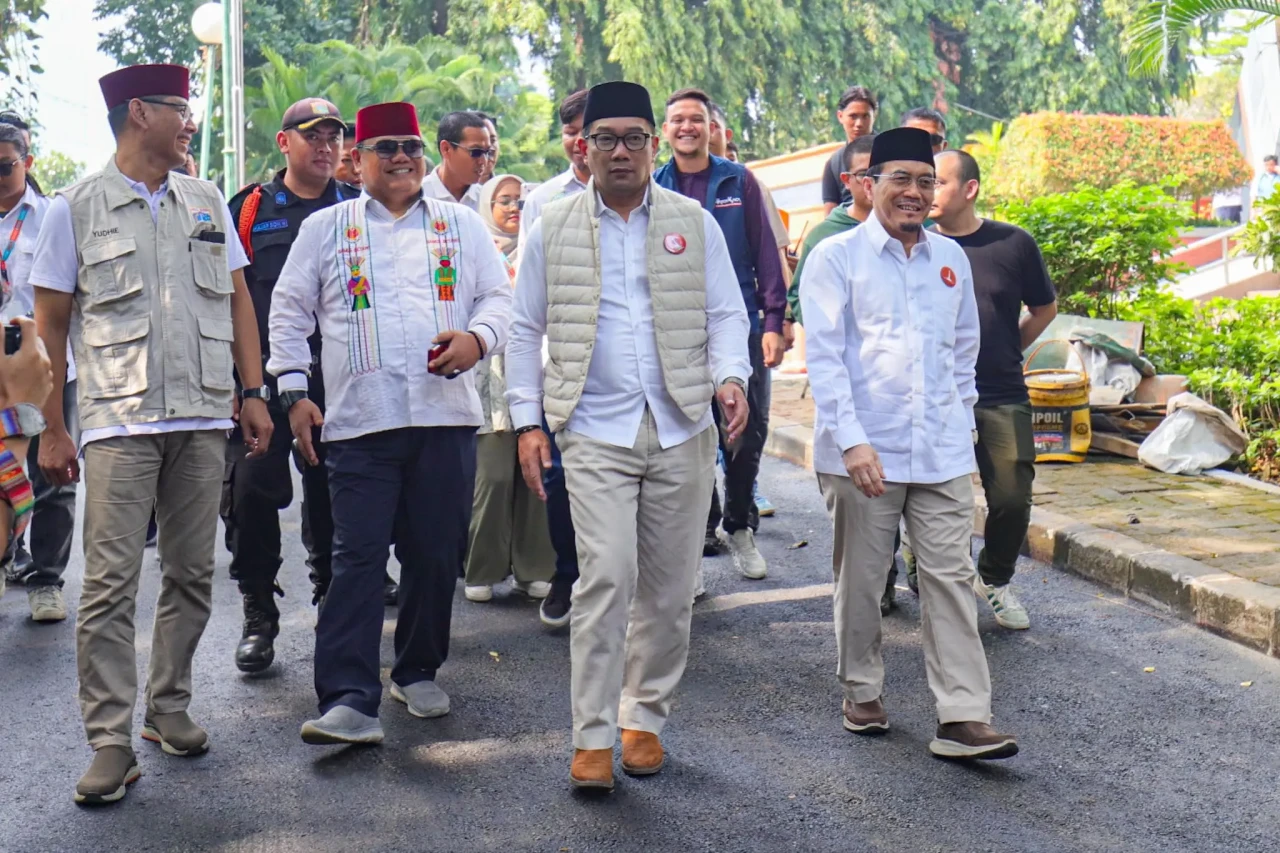 RK-Suswono Ziarah Makam...
