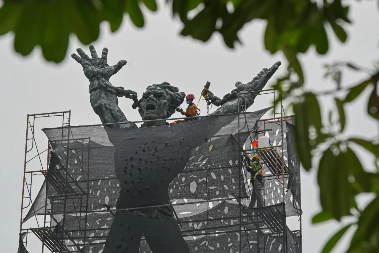 Perawatan Monumen Pembebasan...