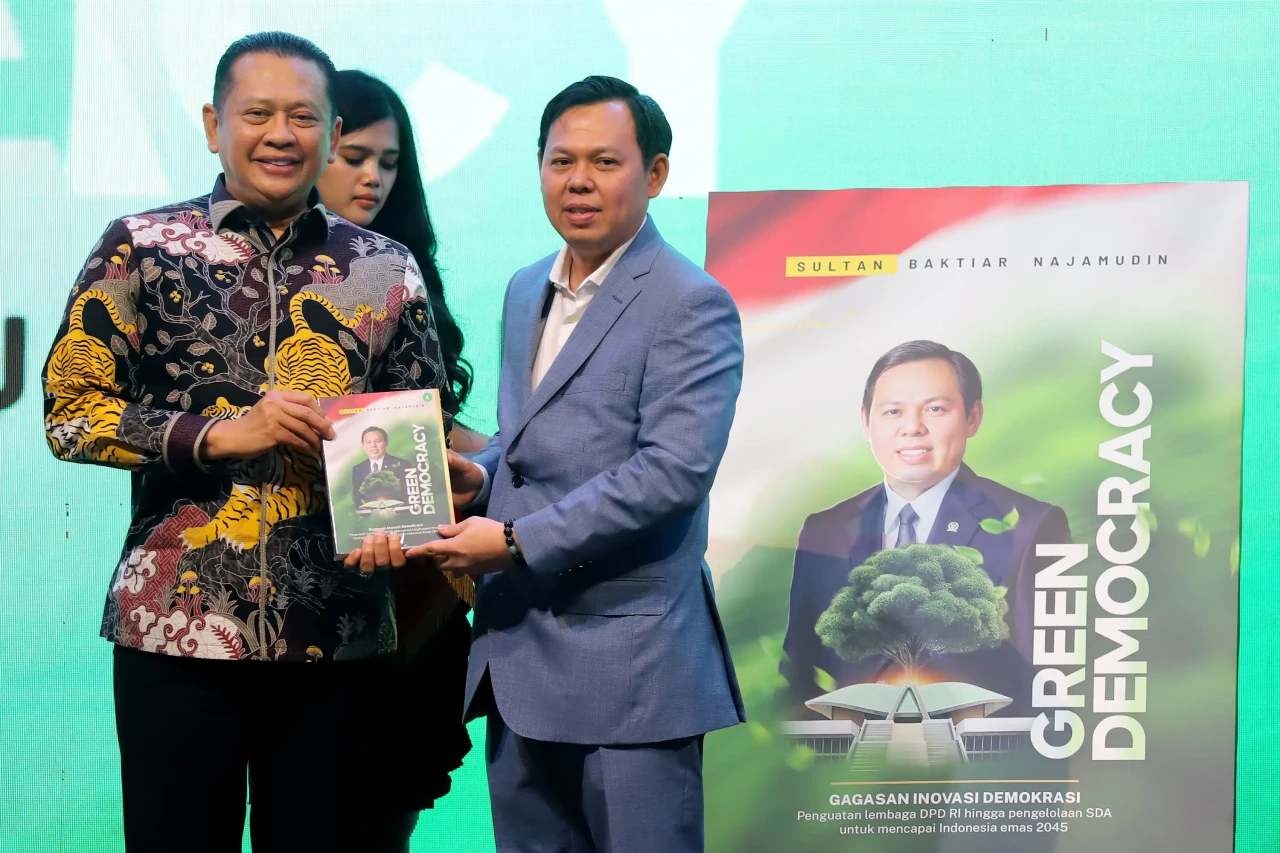 Luncurkan Buku Green...
