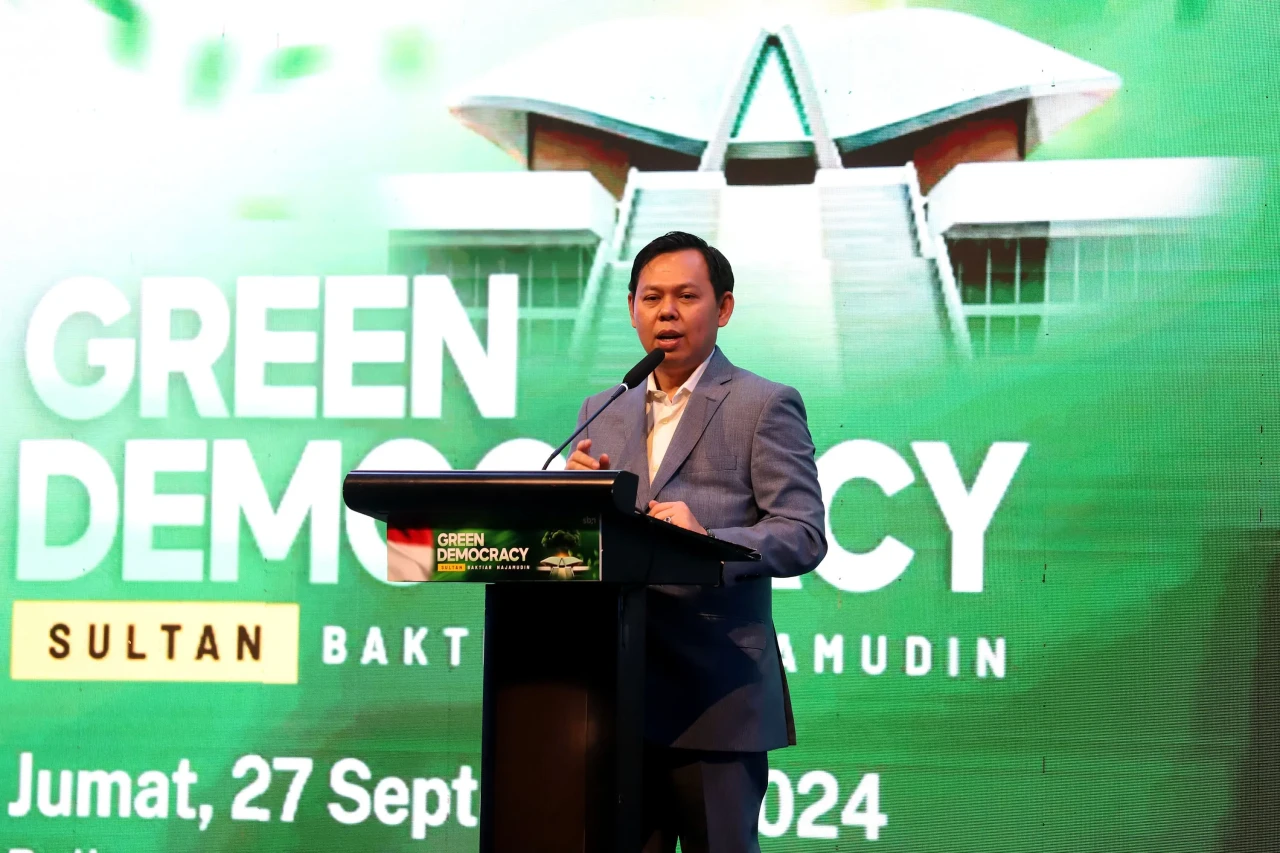 Luncurkan Buku Green...