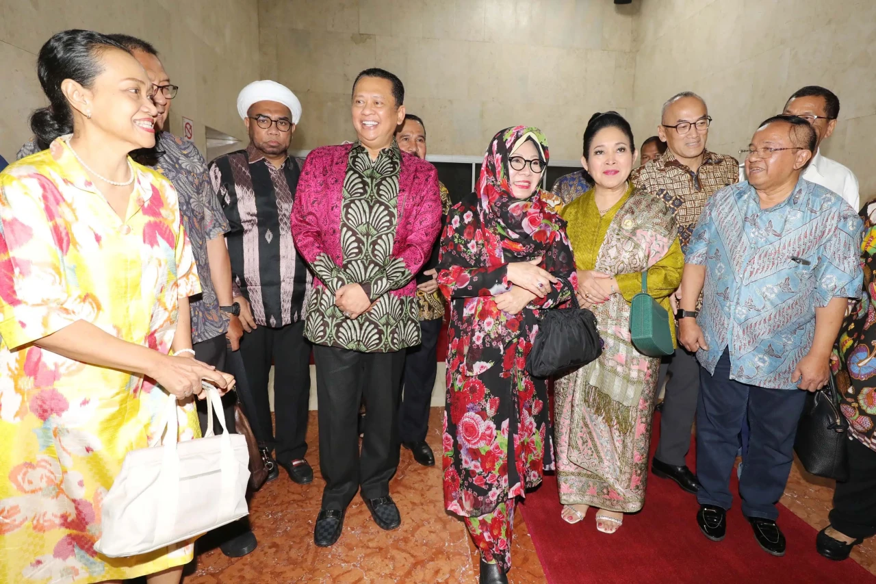Bambang Soesatyo Berikan...