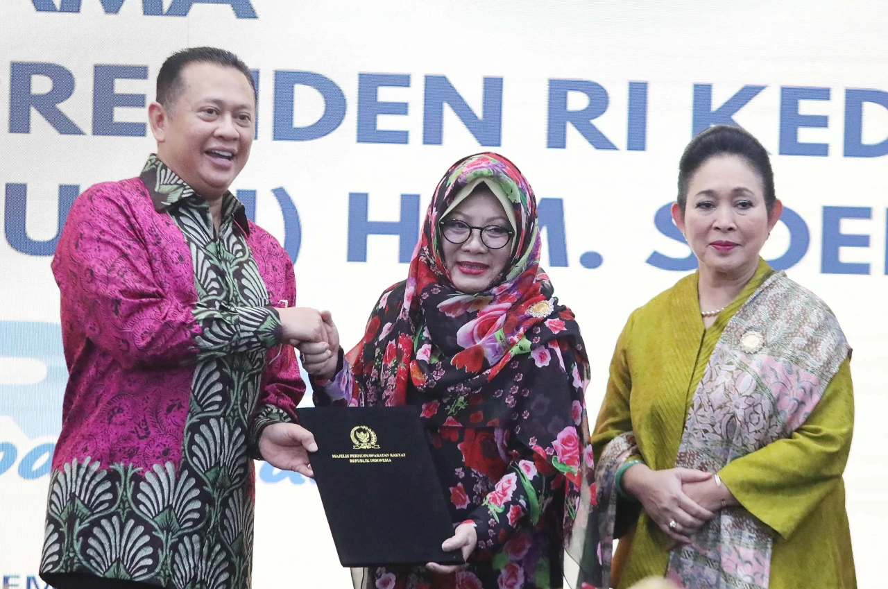 Bambang Soesatyo Berikan...