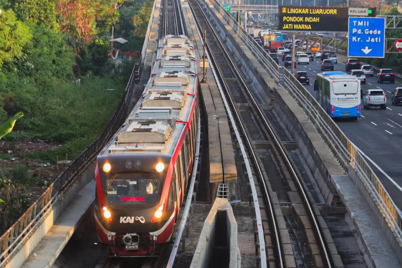Perjalanan LRT Jabodebek...