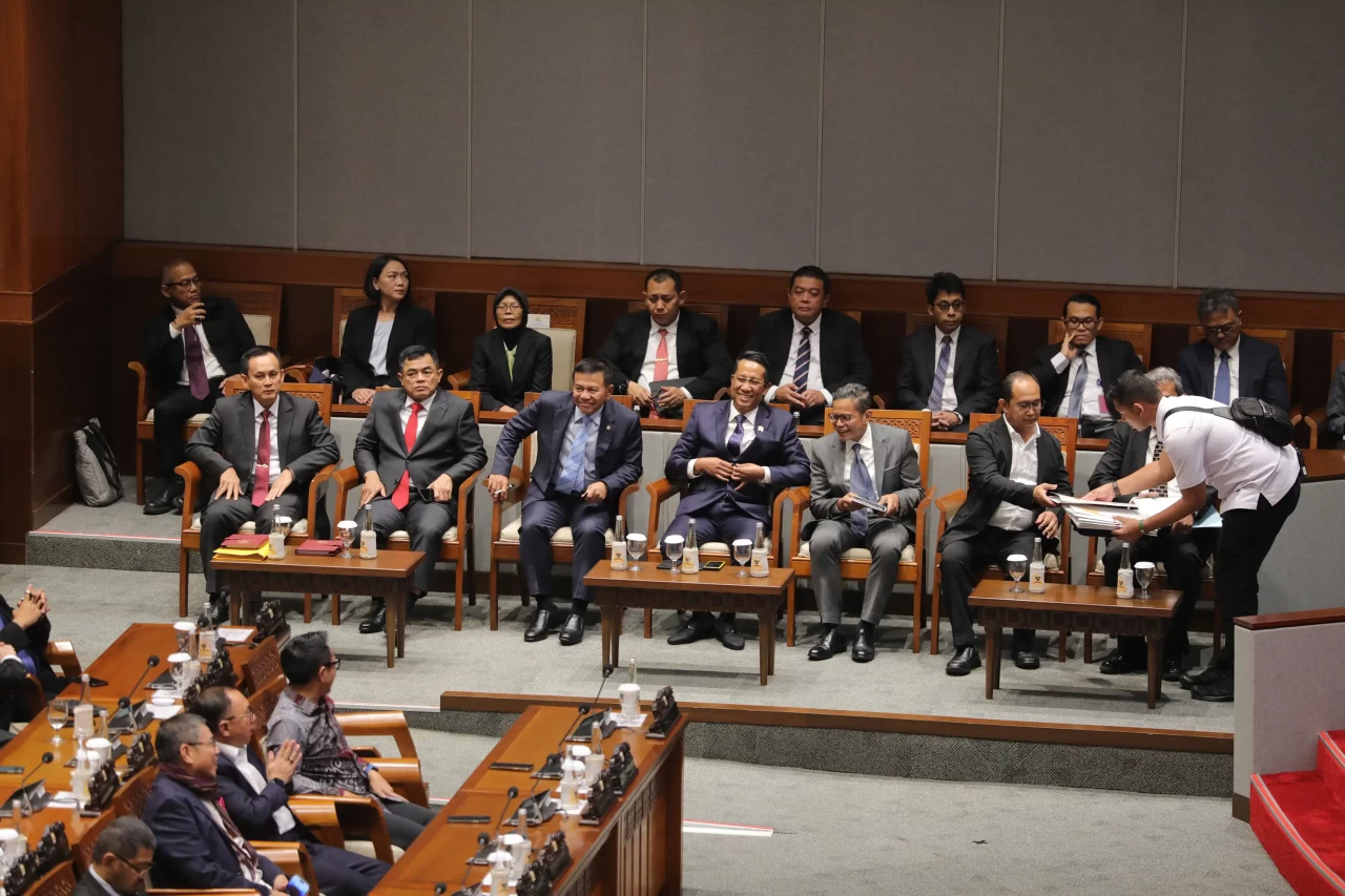Rapat Paripurna Terakhir...